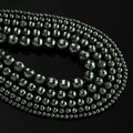 Nahaufnahme schwarzer facettierter Perlen in verschiedenen Größen für DIY-Schmuck - 4mm / Dunkelgrün