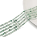 Dettaglio di perle sfaccettate in pietra naturale avventurina verde per gioielli fai da te - Quarzo Fragola Verde