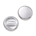 Dettaglio macro di ciondoli tondi in argento lucido con scritta Love incisa e liscia - Tondo Inciso Love in Corsivo (978# Acciaio)