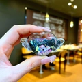 Dettaglio portachiavi a cuore alato con perline nere glitterate e piccoli fiori - Senza Portachiavi / Nero