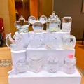 Porte-clés tasse iceberg en acrylique avec paillettes mouvantes et liquide interne - Perle de Bulle Lumineuse Jaune