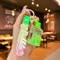 Portachiavi a secchiello in acrilico verde con glitter e cinturino in gomma colorata - Stile Sabbie Mobili Barile d'Acqua con Bolle Luminose / Verde