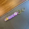 Portachiavi in PVC viola con ape e fiori, gancio a moschettone dorato per borsa - Viola