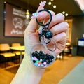 Détail macro d'un porte-clés thé aux perles en forme de cœur avec paillettes colorées - Serrure de Coeur Perle de Bulle Lumineuse / Noir
