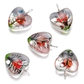 Détail de pendentifs en cœur de verre faits main avec arbre de vie en fil enroulé - Cœur / 1 Pièce / Rouge