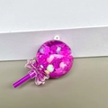 Llavero de piruleta rosa con lentejuelas moradas y adorno de lazo de acrílico - Sin Llavero / Piruleta de Copo de Nieve Morada Luminosa