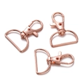 Detail van roségouden kreeftsluitingen met D-ringen voor DIY-sieraden en sleutelhangers - 10 Stuks per Pak / Roségoud