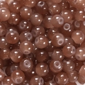 Détail macro de perles en verre marron translucide pour la création de bijoux DIY - 6mm / 50 Pièces / Marron