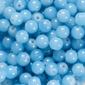 Vue macro de perles en verre translucide bleu clair avec finition polie pour bijoux DIY - 6mm / 50 Pièces / Bleu Azur