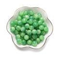 Grüne Harzperlen mit Wolkenmarmortexur in einer Blumenschale für DIY Schmuck - Grün