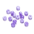 Detailansicht lila Acrylperlen mit weißer Marmorierung und großem Loch für DIY-Schmuck - 50 Stück/Packung (6x9mm) / Zweifarbig Lila
