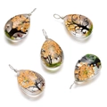 Pendentif goutte en verre fait main avec arbre de vie et fleurs séchées en fil argent - Goutte d’eau / 1 Pièce / Orange