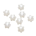 Makroaufnahme weißer Perlglanz-Blumenperlen für DIY-Schmuck und Bastelarbeiten - 1 Packung / Künstliches Perlweiß-6694 (10 Stk.)