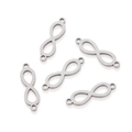 Makroaufnahme von fünf silbernen Unendlichkeitssymbolen aus Edelstahl für Schmuck - Doppeloch Unendlichkeit (6.5*22mm)
