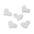 Detailansicht von fünf herzförmigen DIY-Anhängern aus gebürstetem Edelstahl - Pfirsichherz (8.5*11.5mm)