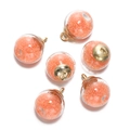 Détail des breloques en boule de verre orange corail avec calottes dorées pour bijoux DIY - Rond Orange
