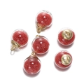 Vue détaillée de 6 pendentifs boules de verre avec perles rouges et embouts dorés - Rond-Rouge