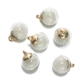 Détail de 6 breloques en verre avec micro-perles blanches et capuchons dorés pour bijoux - Rond-Blanc
