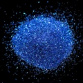 Vista macro di glitter blu scuro fini per nail art e decorazioni in resina fai da te - 20g/Confezione / Blu scuro
