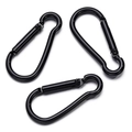 Dettaglio di tre moschettoni in alluminio nero lucido a forma di pera su fondo bianco - 1 pezzo/confezione / Nero Testa Rotonda