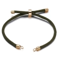 Detail van donkergroene gevlochten Milaan-armband met verstelbare gouden metalen sluiting - Donkergroen
