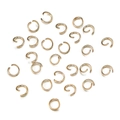 Primo piano di anellini aperti dorati per la creazione di gioielli fai da te - 1.2*10mm (200 Pezzi/Confezione) / Oro KC