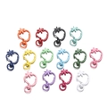 Dettaglio di 14 chiusure a moschettone in metallo colorato a forma di fragola per fai da te - 5 Pezzi/Confezione (24.5*36mm/Foro 8.7mm) / Multicolore
