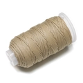 Nahaufnahme der 1,2 mm hellbraunen geflochtenen Baumwollschnur auf Spule für DIY-Schmuck - 10m/Packung (ca. 9g) / Hellbrauner Stil(M11)