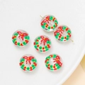 Gros plan de perles de Noël transparentes avec guirlande pour bijoux DIY festifs - Guirlande de fleurs