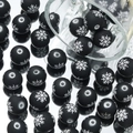 Nahaufnahme matter schwarzer Acrylperlen mit weißen Schneeflocken für Bastelarbeiten - 5 Stück / Schwarz