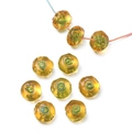 Dettaglio di perle in vetro ambrato da 12mm con spirale verde e foro centrale - Arancio Verde