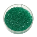 Dettaglio macro di perline di cristallo smeraldo da 2mm per gioielli fai-da-te in scatola - 100 Pezzi/Confezione (2mm/Foro 1mm) circa 2,5g / Vetro Trasparente - Verde Lago