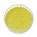 Dettaglio di perline di vetro giallo limone da 2mm in un contenitore trasparente - Vetro Trasparente - Giallo