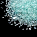 Gros plan de pierres en verre brisé vert menthe irisé pour décorations DIY - Grand Paquet de 450g / Rose bonbon