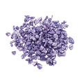 Makroaufnahme von 450g funkelnden lila Glassplittern für Bastelarbeiten und Mikro-Landschaften - Feinkörniger Stil / Blau und Violett