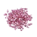 Gros plan de pierres en verre rose métallisé pour l'artisanat DIY et la décoration - Rose foncé