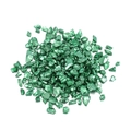 Makroaufnahme von 450g unregelmäßigen smaragdgrünen Glassteinen mit metallischer Beschichtung - 20g Packung / Seegrün