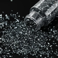 Nahaufnahme metallischer schwarzer Glassteine zum Basteln und Füllen von DIY-Harzprojekten - 30ml Flasche / Metallic-Blau