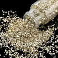 Makroaufnahme von metallischem goldfarbenem Glasbruch in Flasche für DIY-Harzkunst - 30ml Flasche / Gelb