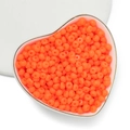 Perle irregolari in acrilico arancione vivace in una ciotola a forma di cuore - 100 Pezzi/Confezione / Arancione