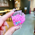 Ciondolo a fragola luminosa in acrilico con perle colorate e un fiocco decorativo rosa - Senza fibbia / Rosa