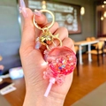 Llavero de piruleta rosa con lentejuelas, cierre de mosquetón dorado y cascabel pequeño - Piruleta Roja Fluorescente