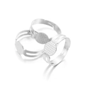 Detalle de tres bases de anillo ajustables plateadas con almohadillas planas redondas - Plateado