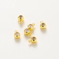 Vista macro di perline distanziatrici placcate oro 18K con inserto in silicone - Oro Vero 18K con Conservazione del Colore / 3mm (Foro da 1mm) 10 Pezzi/Confezione