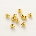 Macro-opname van vergulde koperen kralen met zijbuis voor het maken van sieraden - 3x3.5mm/1mm Opening (20 Stuks/Verpakking) / 18K Goud