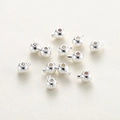 Gepolijste zilveren metalen kralen en knijpkraal connectoren voor DIY sieraden maken - 3x3.5mm/1mm Opening (20 Stuks/Verpakking) / Dik Zilver