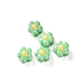 Dettaglio di 5 perle a fiore in acrilico verde chiaro con finitura perlata per gioielli fai da te - 15.9*16.3mm/Apertura 2.8mm / Verde