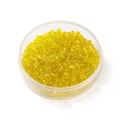 Détail macro de perles de verre jaunes transparentes de 4mm dans un étui de rangement - 4mm/300pcs/24g / Jaune Citron