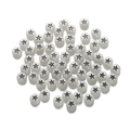 Vista dettagliata di perline in acrilico bianco con stelle nere per gioielli DIY - Set da 100 pezzi / Nero Stella a Cinque Punte
