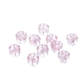 Vista macro de cuentas de vidrio trébol rosa translúcido de 10mm para joyería artesanal - Rosa transparente